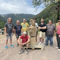 Das Team mit Tukan und Teamleiter f&uuml;r das Wochenendprojekt