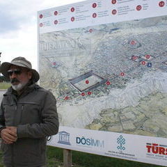 Nachmittags Besichtigung der antiken Stadt Hierapolis mit einer großen in situ belassenen Nekropole.