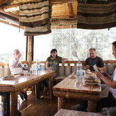 Mittagessen in unserer "Kabana" am Pool.