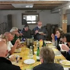 Gemeinsames und geselliges Abendessen am Freitag Abend