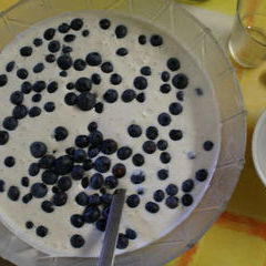 Limettenquark an Blaubeeren