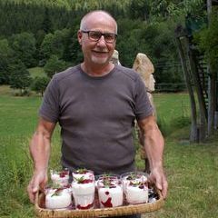 Samstag Mittag: Zum Nachtisch die legendäre Quarkcreme mit Himbeeren