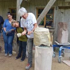 Praktische Vorführung in der Arbeit am Stein