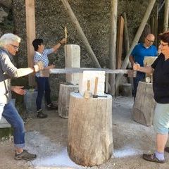 Steine werden in Form gesägt - mit der Teamfindungssäge ;-)