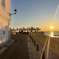 Frühabendlicher Rundgang durch die kleine Alstadt von Gallipoli.