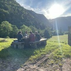 Abendliches Vesper kurz vor Sonnenuntergang am Schauinsland.