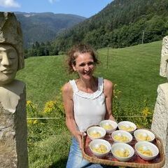 Präsentation des sonntäglichen Eisdesserts zwischen den Seelenwanderern