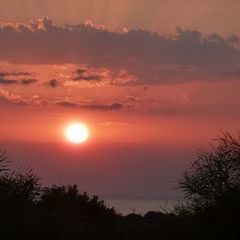 Spektakulärer Sonnenuntergang am Leuchtturm