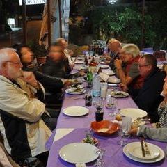 Und wieder schlagen 20 hungrige Kursteilnehmer im Dorf zu !