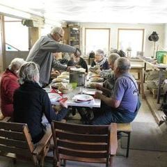 Der Sturm am Samstag zwingt den Sommerkurs zur Mittagspause ins Atelier