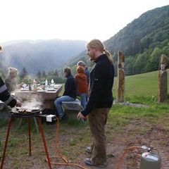 Grillen und Chillen bei abnehmender Helligkeit