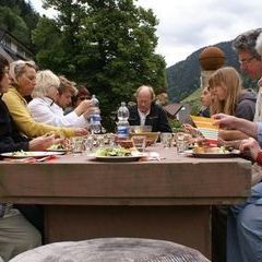 Mittagessen am Altar - bei Wind und Wetter immer wieder gut !