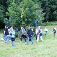 Das dreimalige Wandeln um den mongolischen Owoo bringe Glück unseren Werken ...